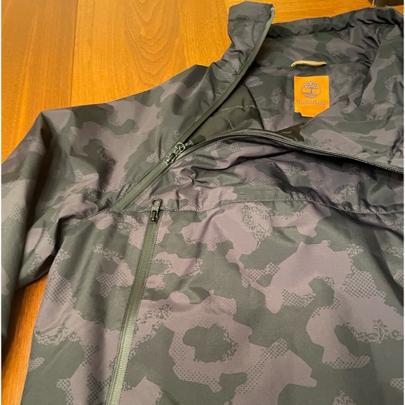 Timberland Men Puffer Jacket Insulated Pullover Camo LOGO
Size XL - NWOT - Picture 8 of 13